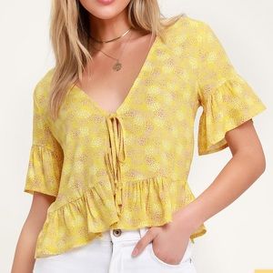 Lulu’s Breah Yellow Print Tie-Front Top